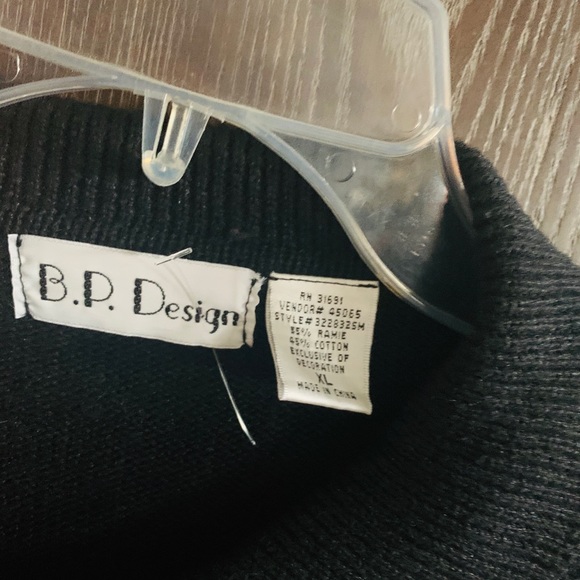 Christmas Sweater - Picture 7 of 8